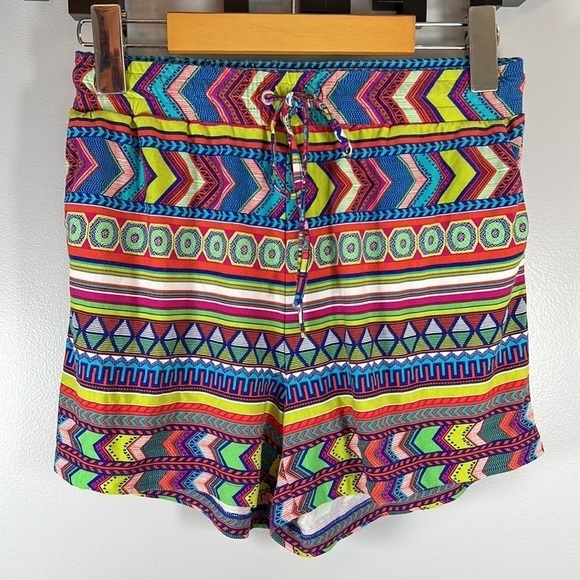 Esqualo Geometric Print Shorts Size X-Small 3” Inseam Colourful Fun Boho - Picture 1 of 10